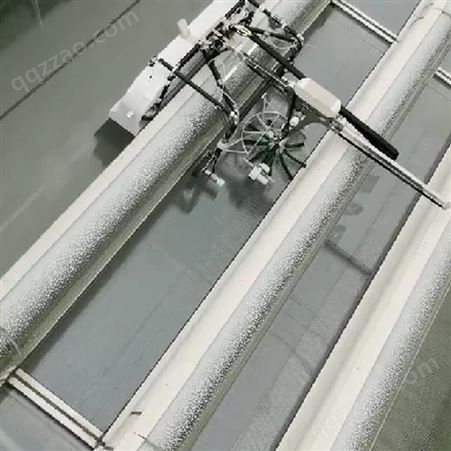 客制定制化清洗机器人用于建筑场馆太阳光能板清洗