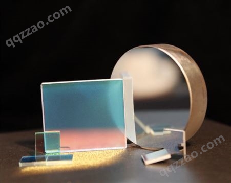 大恒光学生产各种光学镜片，包括介质反射镜，品质好，使用寿命长